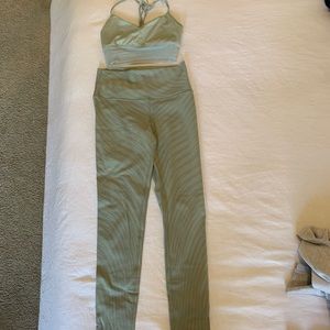 ALO yoga bra and leggings set - bra XS leggings M